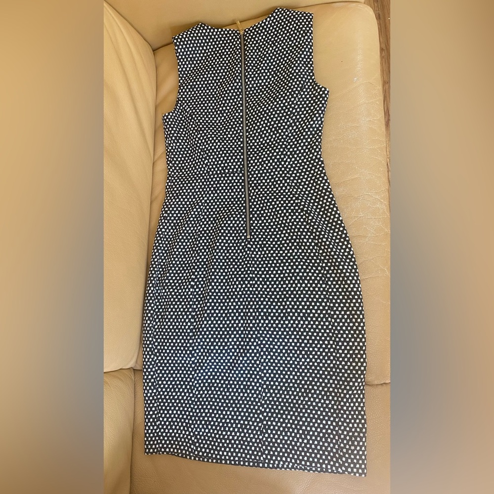 Calvin Klein Black & White Shift Career Dress, size 8. - Picture 2 of 7